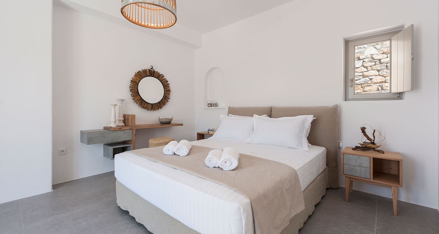 Luxury houses in Paros